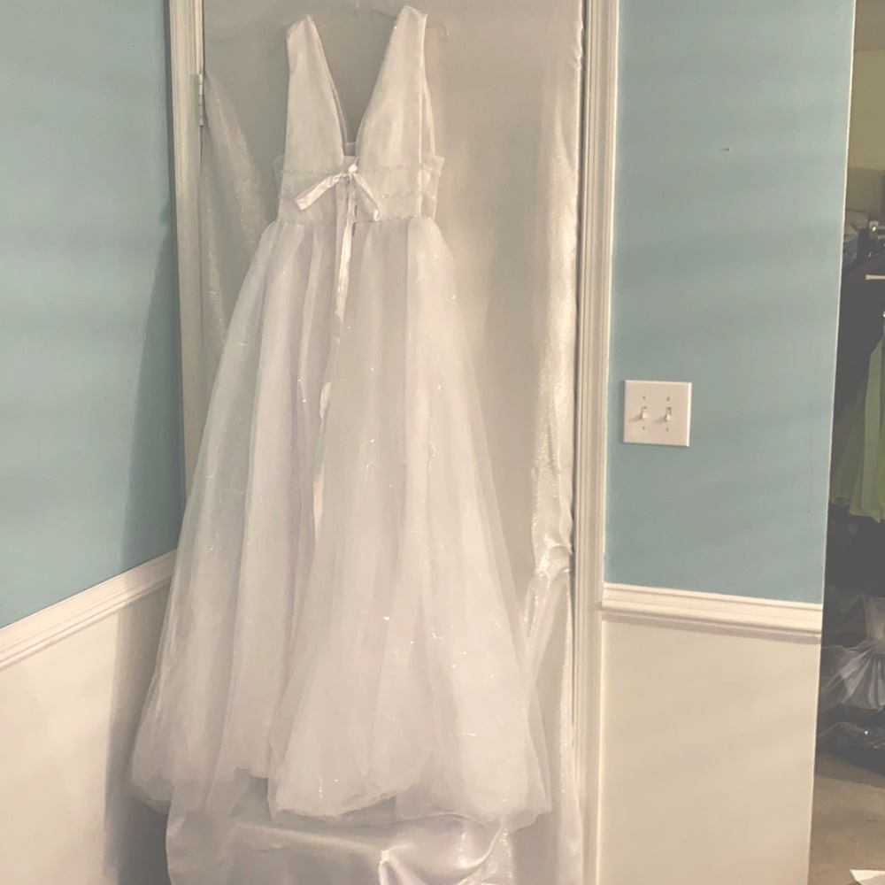 Wedding gown - Picture 4 of 12
